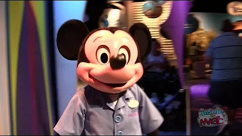 Talking Mickey Mouse at the 2011 Disney D23 Expo in the Parks pavilion