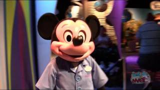 Talking Mickey Mouse at the 2011 Disney D23 Expo in the Parks pavilion