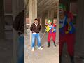 المسدس السحري والمهرج المجنون