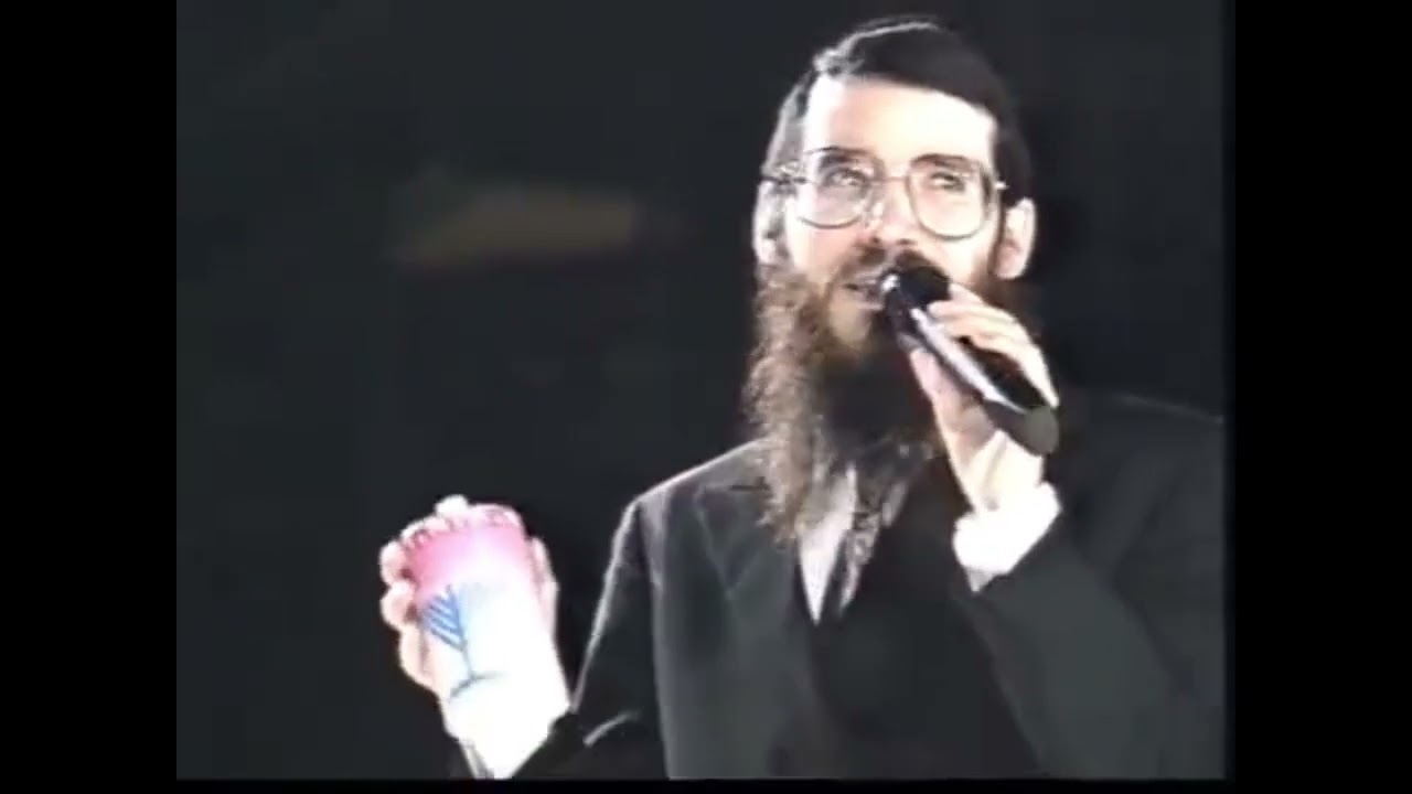 Avraham Fried: Tzedaka before & after singing | אברהם פריד: צדקה לפני ואחרי השירה