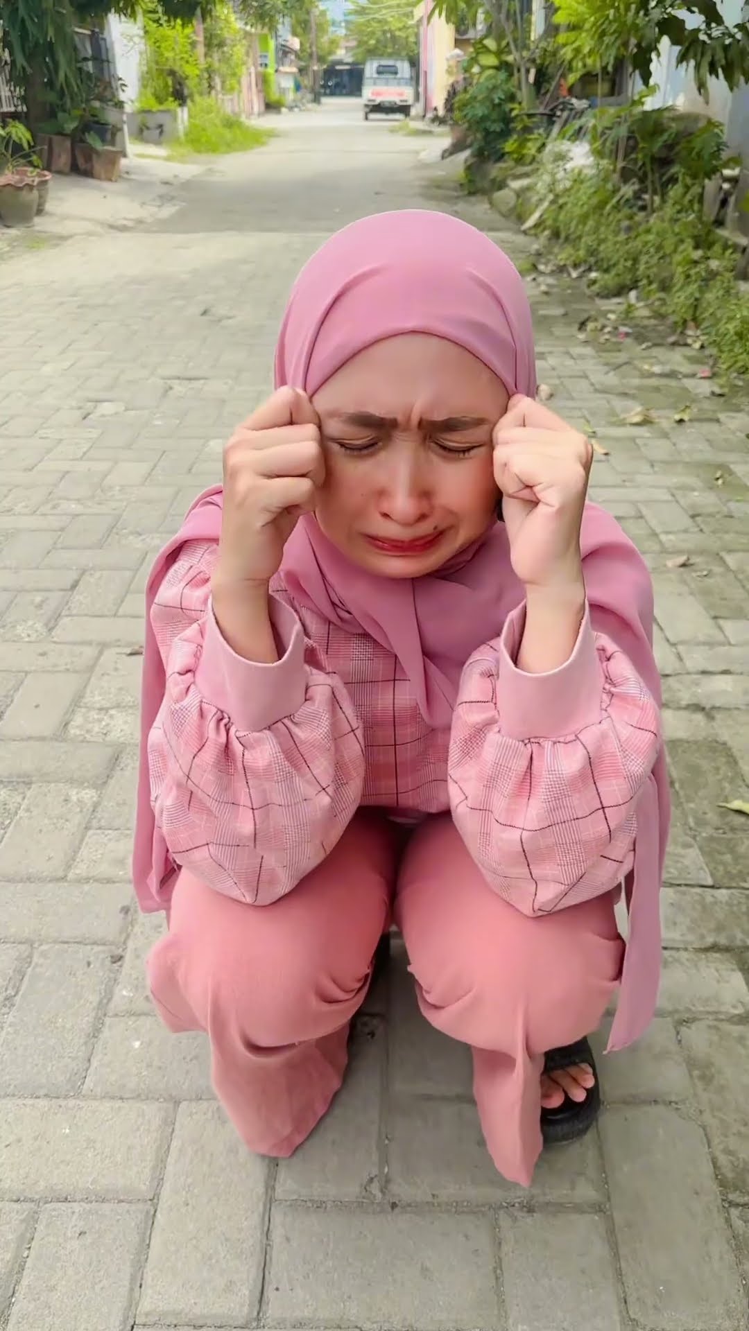 ANAK ANAK SINI PELUK BUNDA