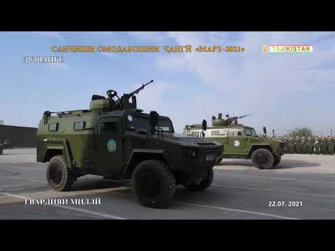 Проход бронетехники на военном параде в Таджикистане
