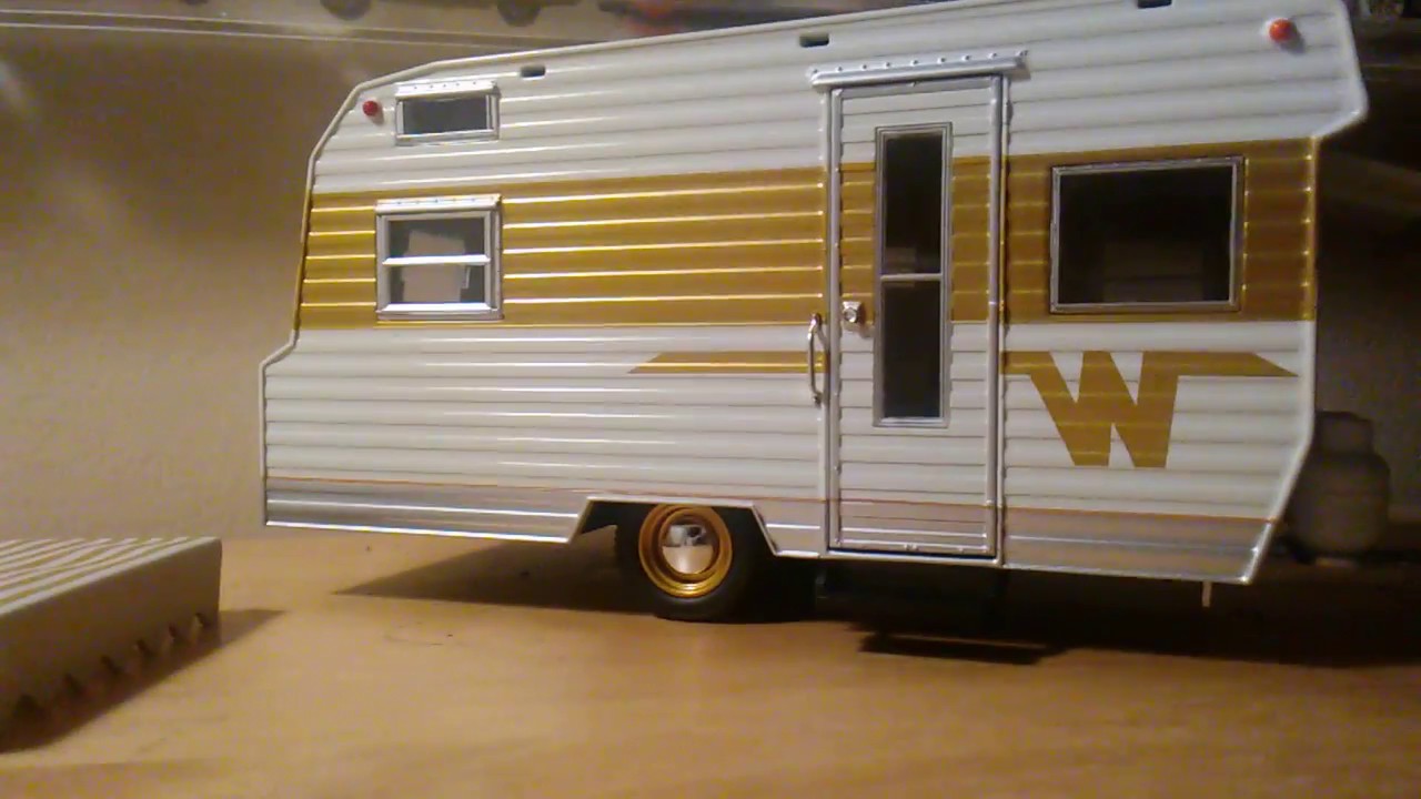 グリーンライト winnebago ウィネベーゴ トレーラー ミニカー 1:24