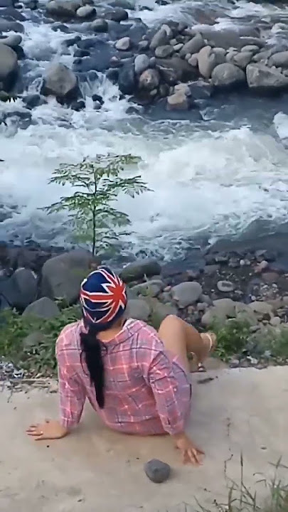 Babaeng nag tangkang tumalon sa malaking ilog #ilog #riverside #asmr #shortsbeta #shorts
