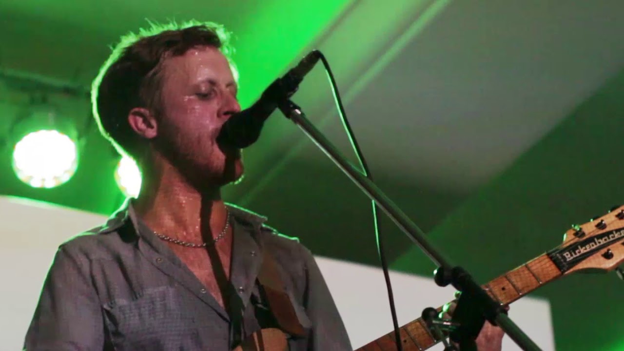 Julián Desbats & La Romántica Bailable - Los reyes de un mundo perdido (Romancia) / RANCHO FRENESÍ - YouTube