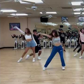 Now united dance practise Momento💜💜