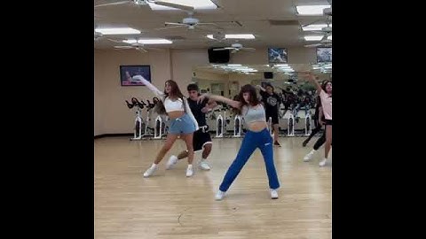 Now united dance practise Momento💜💜