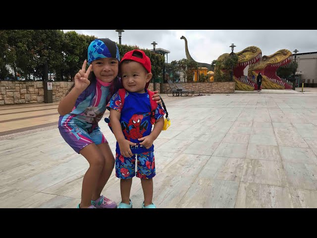 Kakak Zara sayang Adik Kenzo | Main air di Dinosaurus Park Johor Bahru Malaysia class=