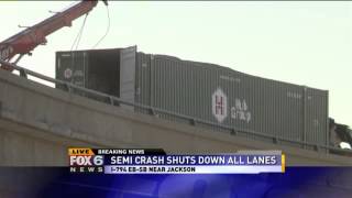 Overturned semi closes I-794 EB ramp to I-794 SB