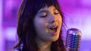 John Mayers Gravity Sung by 10 year old! / OKeefe Music Foundation
Produced by The OâKeefe Music Foundation
https://www.okmusicfoundation.org
MUSICIANS
Tambourine / Drew Griffiths / Age 7
Drums / Denver Gregory / Age 9
Vocals / Tallulah Jane / Age 10 / https://www.instagram.com/tallulah.jane.sings?igsh=bHJ0M3VzMzlyNzlm
Bass / Jameson Hornsby / Age 14 / https://www.instagram.com/gastly_bass?igsh=MXAyeGZ3N3IxMmVwNA
Fender Rhodes / Sebastian Stephens / Age 15 / https://www.instagram.com/sebajams/
-Download ALL OMF music at: https://okeefemusicfoundation.bandcamp.com/
-Pick up official OMF Merch: https://www.okmusicfoundation.org/shop/
-Want to support OMF? Please DONATE! OMF operates on donations alone from supporters. 100% of donations directly goes to supporting our youth.
Donate HERE: https://www.okmusicfoundation.org/make-a-donation/
-Want to become an OMF sponsor?
Check out the OMF Donor Brochure: https://en.calameo.com/read/006490772c434ea2e5bb0
-Subscribe to OMF: https://www.youtube.com/c/OKeefeMusicFoundation/featured
Click the bell icon so youll know when we add a new video!
Want more OMF? Check out these playlists:
Fan Favorites: https://www.youtube.com/playlist?list=PLW3H9Y0rbXzRfi0WdFGHa0Em0bceZI3Bk
Tool: https://www.youtube.com/playlist?list=PLW3H9Y0rbXzTS7kNumAz43JIkbDrLhyfI
Pantera: https://www.youtube.com/playlist?list=PLW3H9Y0rbXzQO_Ms5I2Ec_peYzeQWWBqE
Classical: https://www.youtube.com/playlist?list=PLW3H9Y0rbXzTnKKBfzFTWptyq_yW0XORm
Check out our fan favorite 46 & 2 Video HERE!:
https://www.youtube.com/watch?v=mYKLvYGqaC0
Follow OMF:
Instagram: https://www.instagram.com/okeefe_music_foundation
Facebook: https://www.facebook.com/OkeefeMusicFoundation
Website: https://www.okmusicfoundation.org
Contact: https://www.okmusicfoundation.org/contact-us/
-Want to be featured in an OMF video? Apply HERE:
https://docs.google.com/forms/d/e/1FAIpQLSdK-8VJRVhRxWrMGy7BSJ-hmhyLGVfiOs9WVUFXCJh9xM2R-g/viewform
OMF CREW:
Cinematographer, Video Editor & Colorist / Shawn Steele https://www.facebook.com/shawn.steele.921
Cinematographer, Lighting & Dude of Supreme Awesomeness / Shawn Hudgins
https://www.facebook.com/shawn.hudgins.12
Director, Producer, Audio Engineer / Aaron OKeefe
Mixing Engineer / Jeffro Lackscheide http://www.jeffromixesyou.com/
Photographers / Greyson Hackbarth & Cassandra Salimeno
ABOUT US:
This video was produced by The OKeefe Music Foundation (OMF):
OMF is a non-profit music organization based in Ohio, USA, with a mission to provide high quality music education to any child in the world for FREE! Why? Because art gives voice to our dreams and live music performance is becoming a dying art. Since 2006, OMF has helped over 1000 students make countless music videos⊠with over 100 million combined YouTube views!
Want to delve deeper? Visit our website for more about our story, explore other fantastic music vids, or even throw your hat in the ring to become an OMF rockstar (as long as youre 18 or under)! And hey, why not snag some awesome merch or support us in crafting more stellar songs and videos for the future? Join us on this musical journey! đ¶âš
Special Thanks Goes Out To:
Nathan Hoeweler
To all our donors for their continued support!
The OMF parents, students and crew!
Videovillage.com
Dehancer.com John Mayers Gravity Sung by 10 year old! / OKeefe Music Foundation