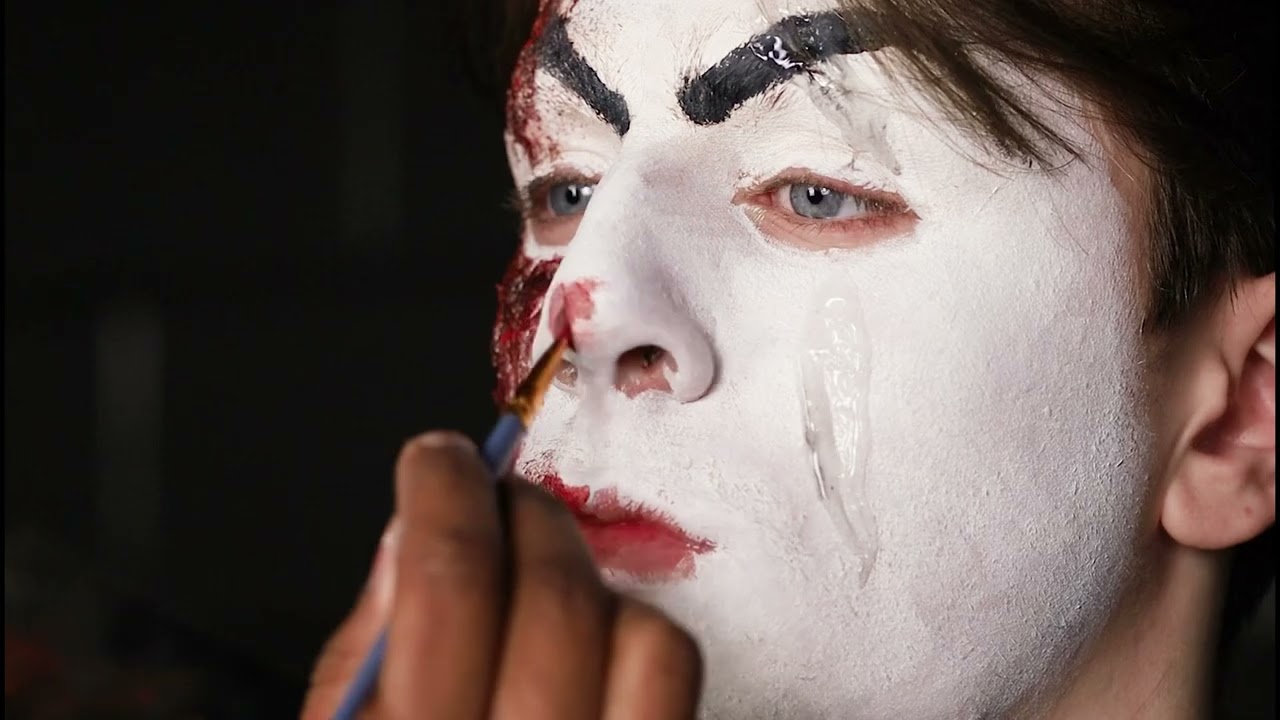Tutorial of clown’s makeup