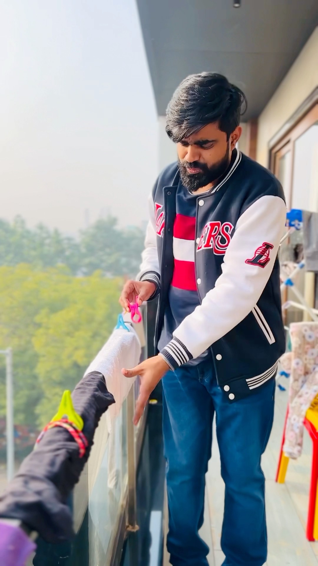 Static Electricity in Winters ? #dushyantkukreja #shorts