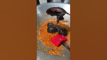 Thumbnail of SAMBEL PETIS GRESIK DIMAKAN BARENG DAGING SUWIR DAN SERUNDENG