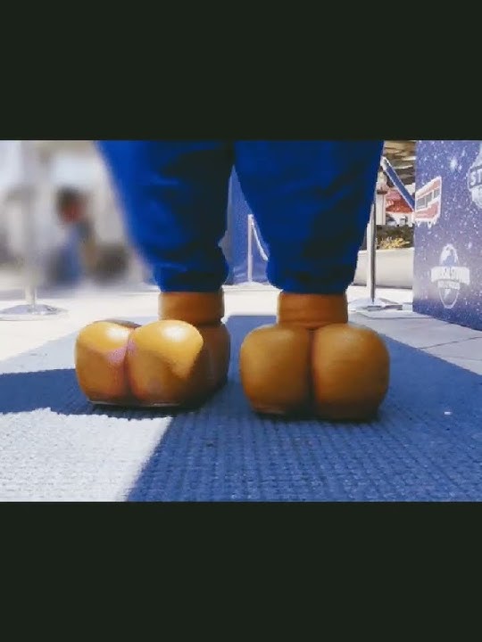 WOODY WOODPECKER'S FEET MASCOT WALK BACK AND FORWARD #animation