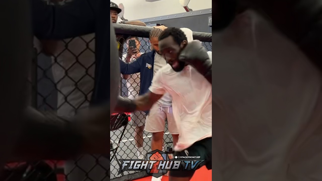 TERENCE CRAWFORD FIRES BRUTAL SHOTS ON HEAVY BAG FOR ERROL SPENCE!