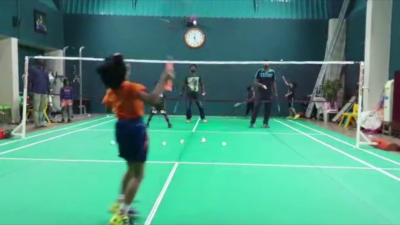 COACHING BADMINTON FOR KIDS