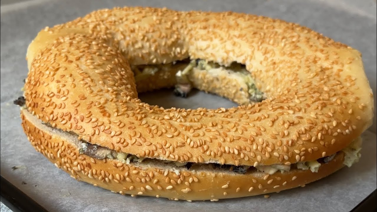 טוסט בייגל פסטו ופטריות