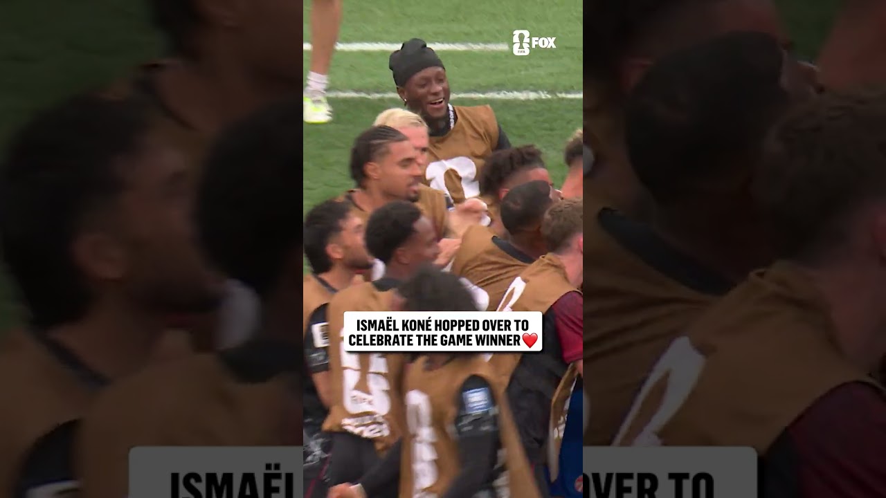 A fractured leg wasn't going to prevent Ismaël Koné from celebrating his team's game-winning goal 🇨🇦