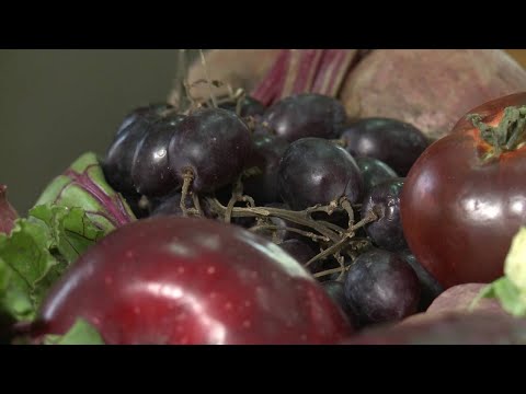 Video: Groeiende paarse voedingsmiddelen voor de gezondheid - Leer meer over voedingsstoffen in paarse producten