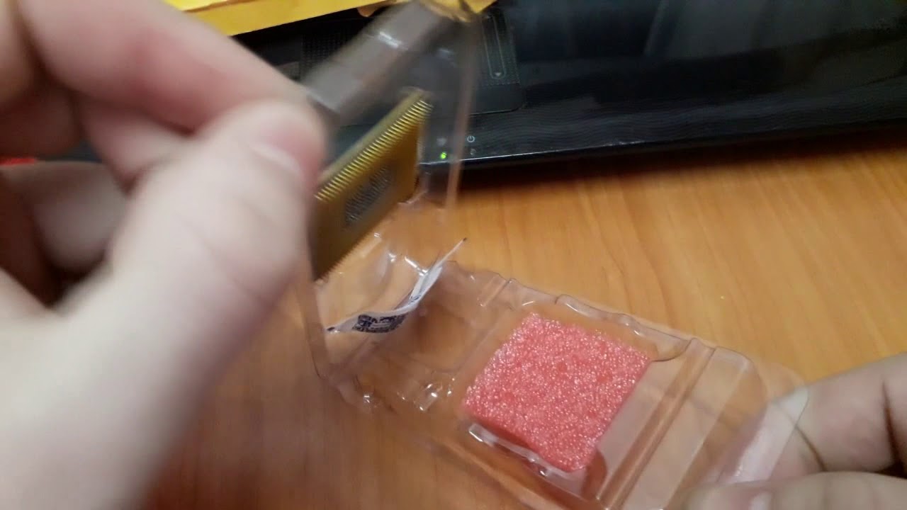 Распаковка процессора Intel Core i3 390m для ноутбука.