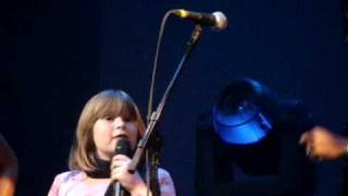 Johnny Reid w/ little girl from audience "Out of the Blue" - Moncton, NB chords