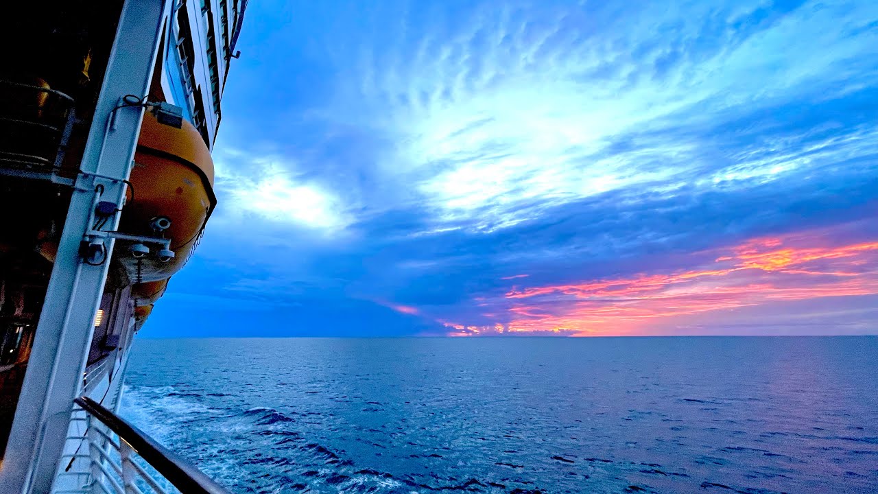 FIRST SEA DAY - Chops Grille & Full Ship Tour | Adventure of the Seas | Solo Cruise