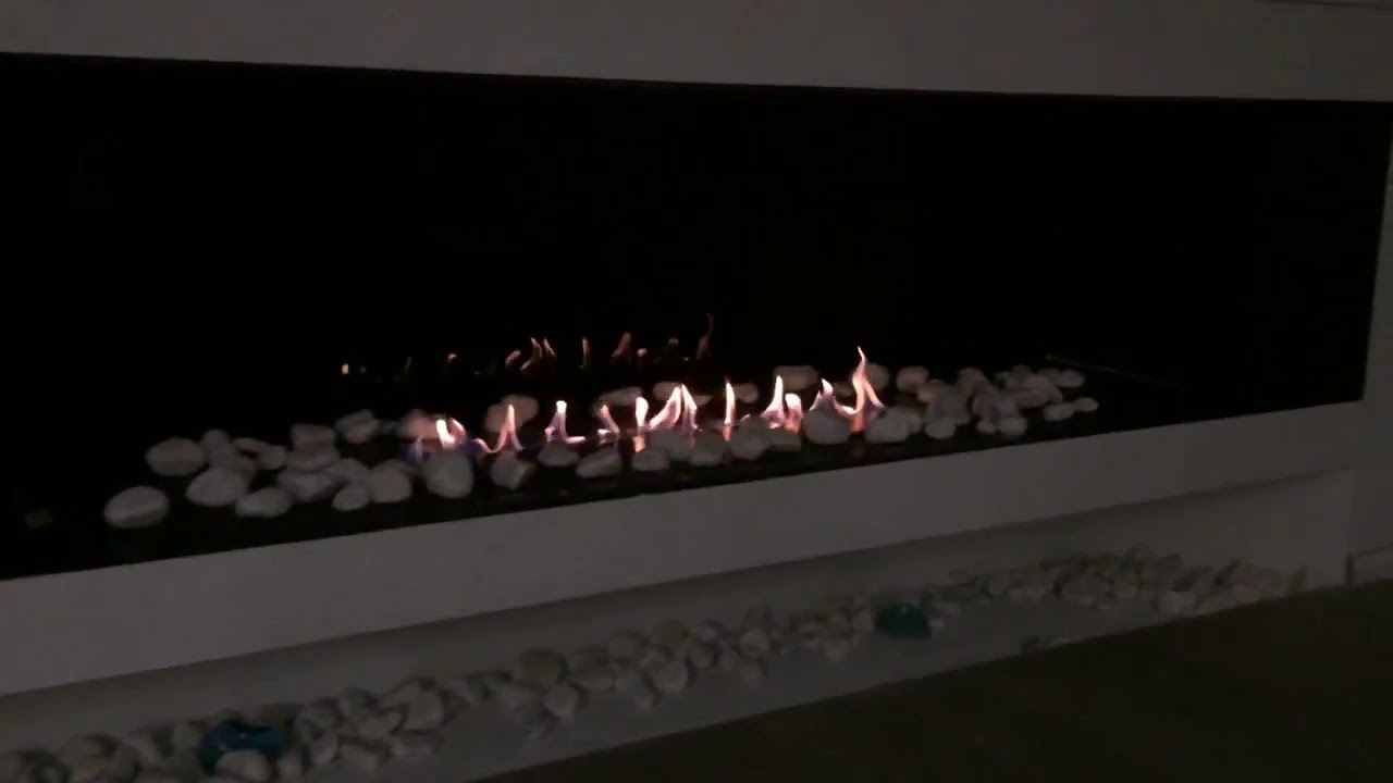 Биокамин встраиваемый в нишу Firezo Classic 1200  с камнями и топливным блоком  с линией огня 700 мм