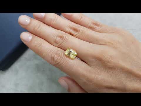 Golden color sapphire in radiant cut 5.06 ct, Sri Lanka Video  № 4