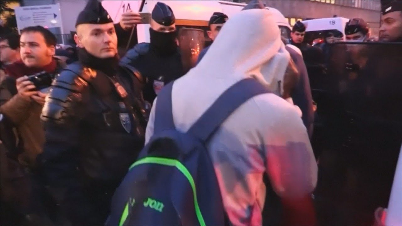 Grimmige ontruiming migrantenkamp