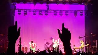 HAIM - "Summer Girl" live @ Cardiff Motorpoint Arena - One More Haim tour - 20 July 2022