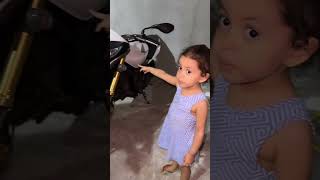 Ela preferiu a moto branca🥹🤍