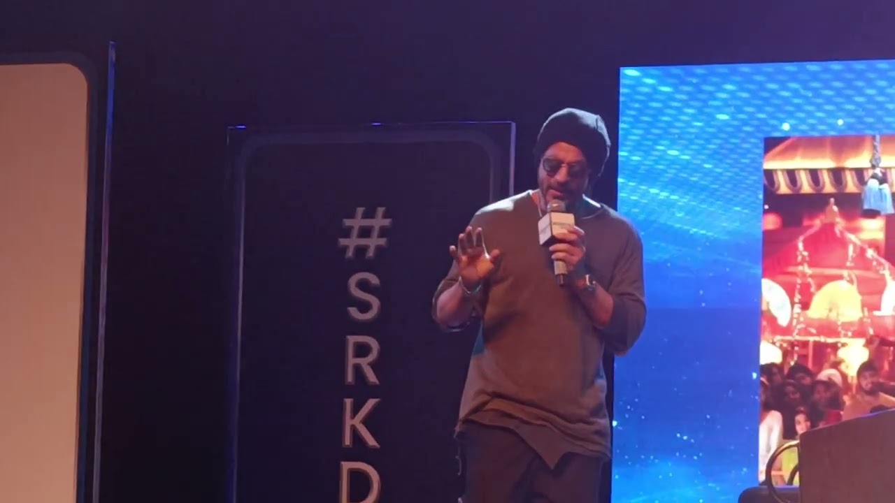 Srk birthday at bandra ... 