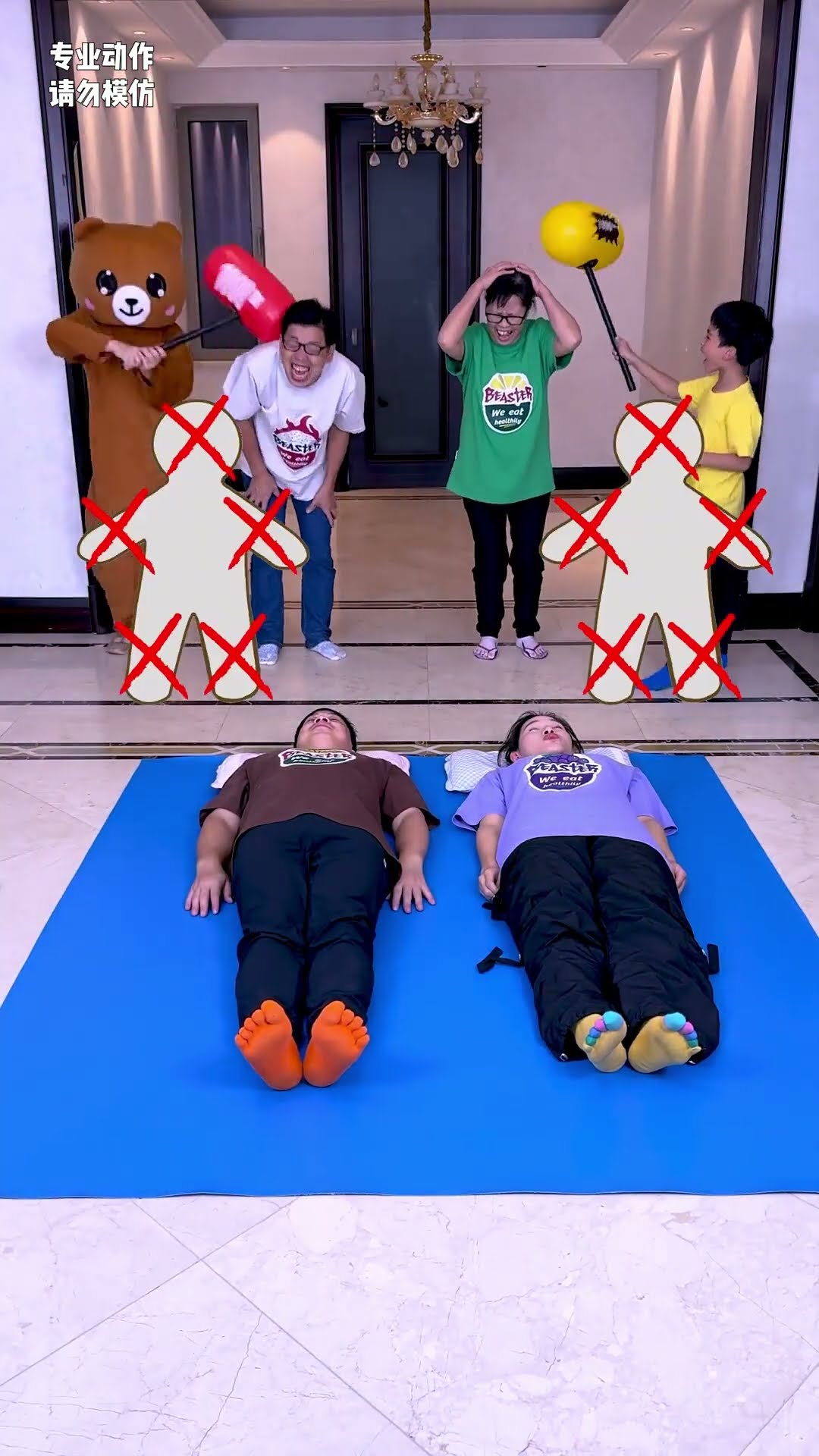 Double Blanket Challenge, It's Really Hard#Funnyfamily#Partygames#Funny#Shorts