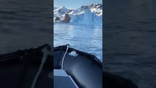 Colapsing Iceberg