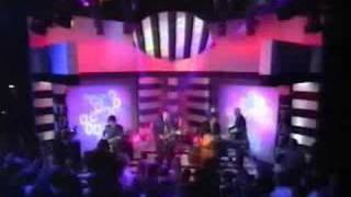 Vignette de la vidéo "Lilys - A Nanny In Manhattan - Top Of The Pops 20 Feb 1998"