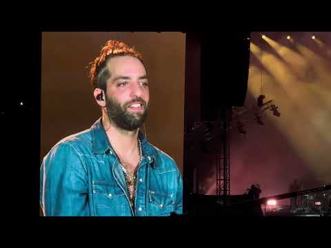 מול קהל של 15 אלף איש טונה בוכה מהתרגשות בביצוע לשיר יום חדש מתוך המופע המשותף 