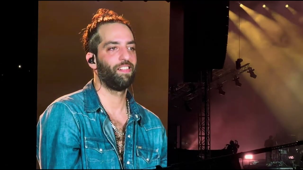 מול קהל של 15 אלף איש: טונה בוכה מהתרגשות  בביצוע לשיר 