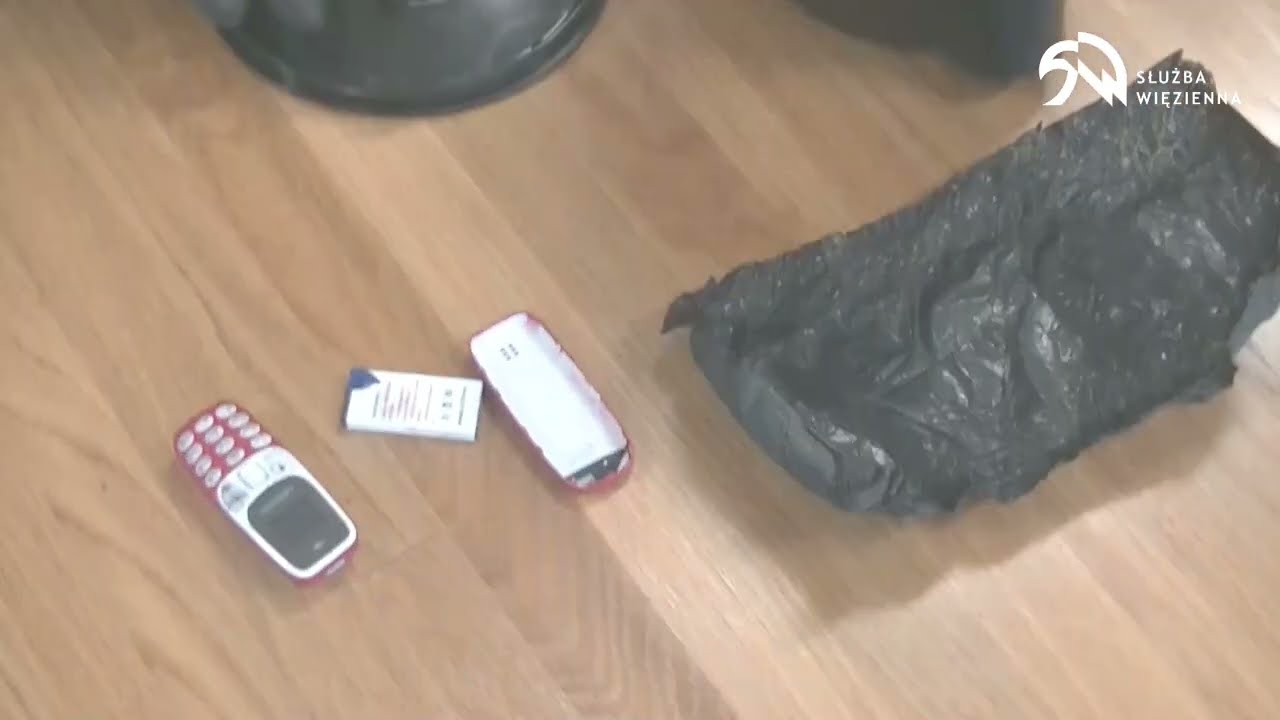 Telefon w czajniku i wrzutki - ujawnienia w Zakładzie Karnym w Strzelinie