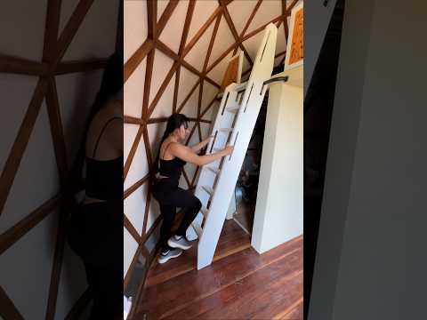 Criei uma escada retrátil para o mezanino do domo geodésico