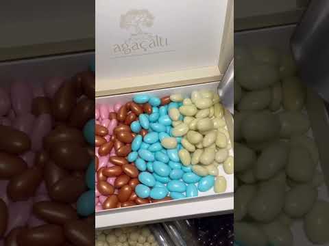 مكسرات محشية شكولاتة