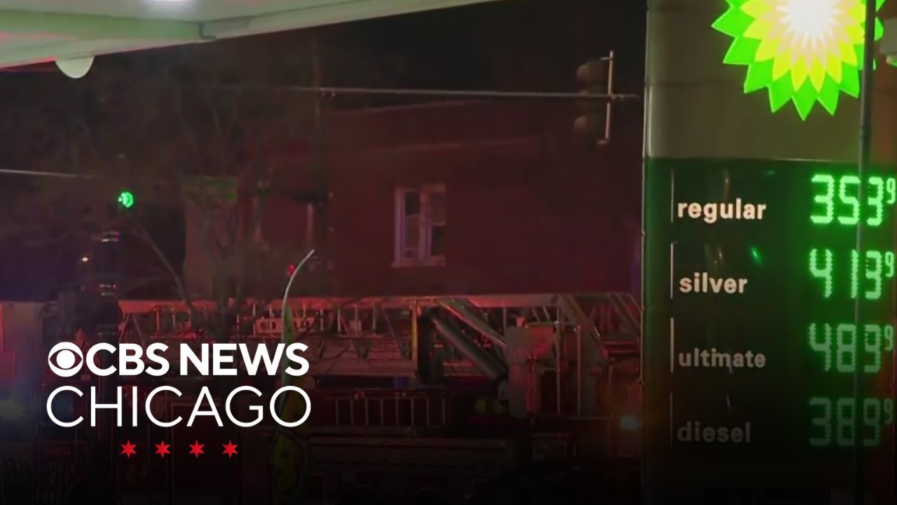 CFD battles industrial building fire on Chicago's West Side - YouTube