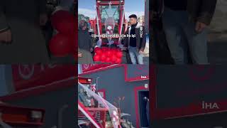 Anne Gibi Yar Olmaz Dedi Sevgililer Gününde Annesine Traktör Hediye Etti