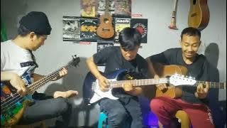 Download lagu BAYANG ABADI KOTAK GUITAR VERSION