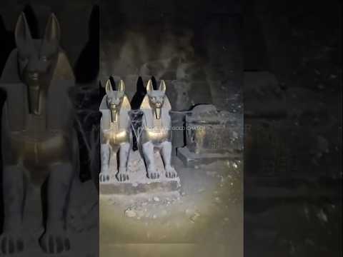 اكتشاف تابوت فرعوني وتماثيل أنوبيس ذهبية تحت الأرض