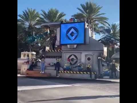 Despecible Me Wagon Universal Studios - YouTube
