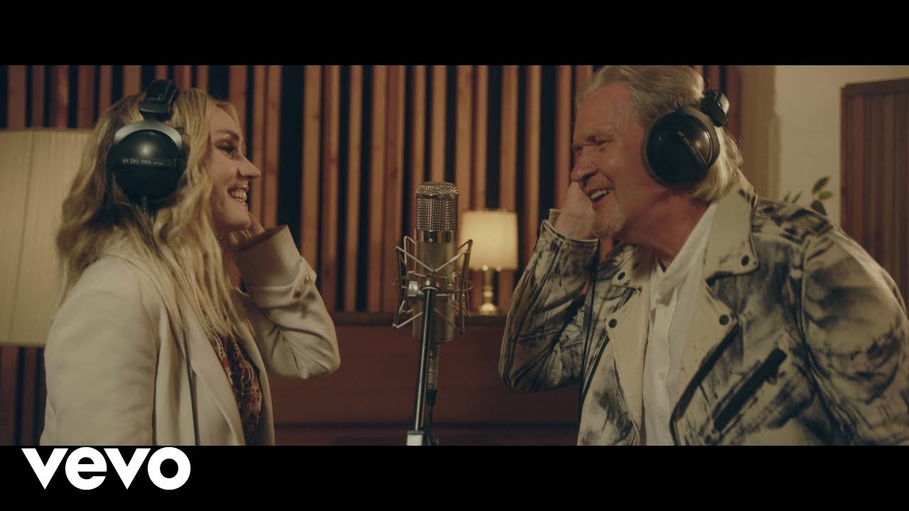 Johnny Logan, Jannike - Just One Look (Official Music Video) Johnny Logan, Jannike - Just One Look (Official Music Video)