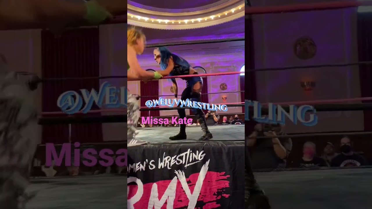 Missa Kate keeps Pulling into the Buckle : 