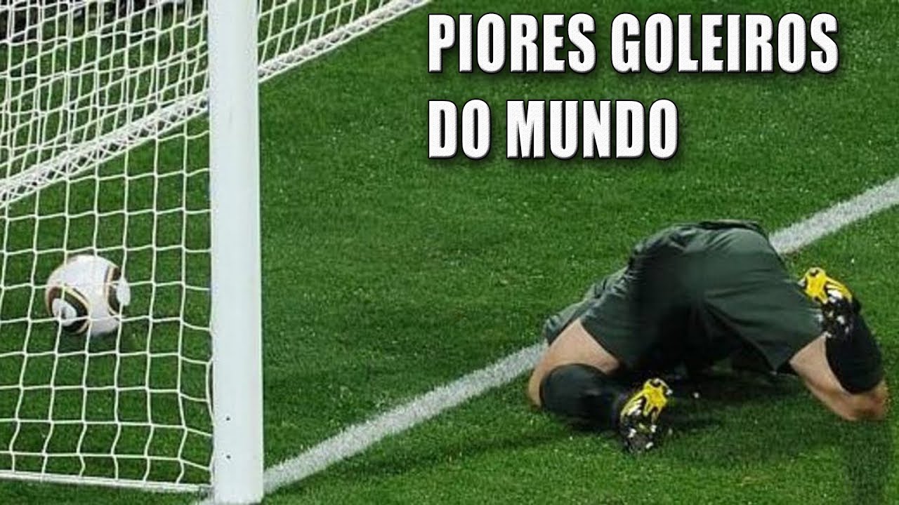 цель этой игры забить мяч в ворота противника. мяч в свои ворота. мяч в воротах. мяч футболиста забитый. доклад на тему мини футбол.