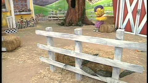 Old Macdonalds Sing-a-long Farm 105 - Lucinda and ...