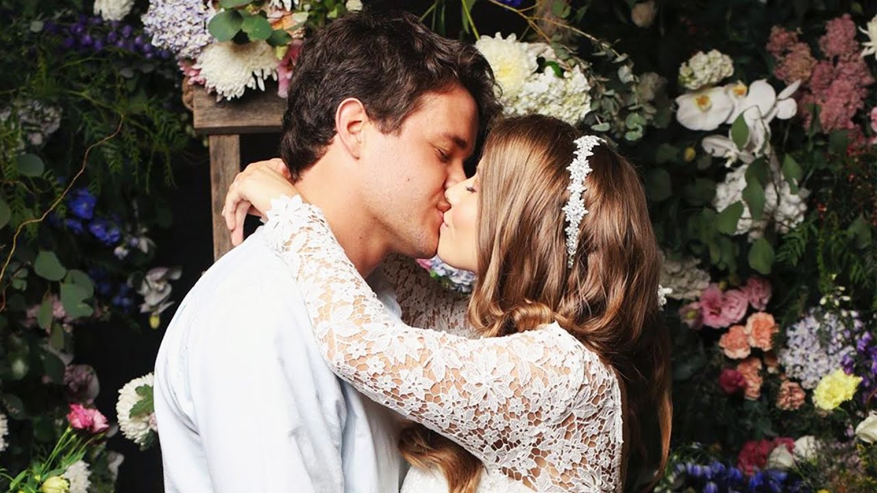 Bindi Irwin marries Chandler Powell in private ceremony with no ...